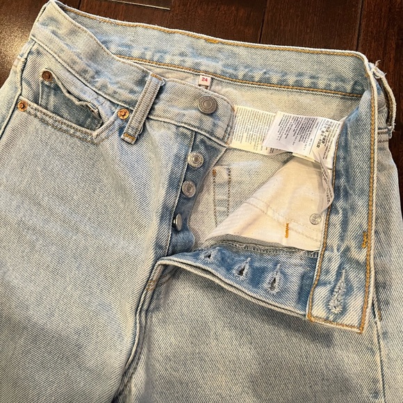 Levi’s | Distressed denim - Picture 3 of 8